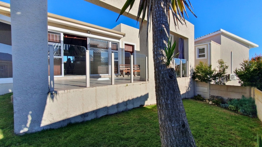 2 Bedroom Property for Sale in Heiderand Western Cape